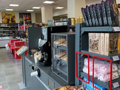 VVN-tiimi suoritti kaupan laitteiden toimitukset ja kokoonpanotyöt kauppaketjun "TOP" uudessa myymälässä Riiassa.16